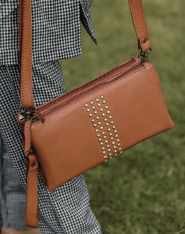 Effortless Elegance: Tan Soft Leather Sling Bag for Stylish Convenience. Art: BG-1584